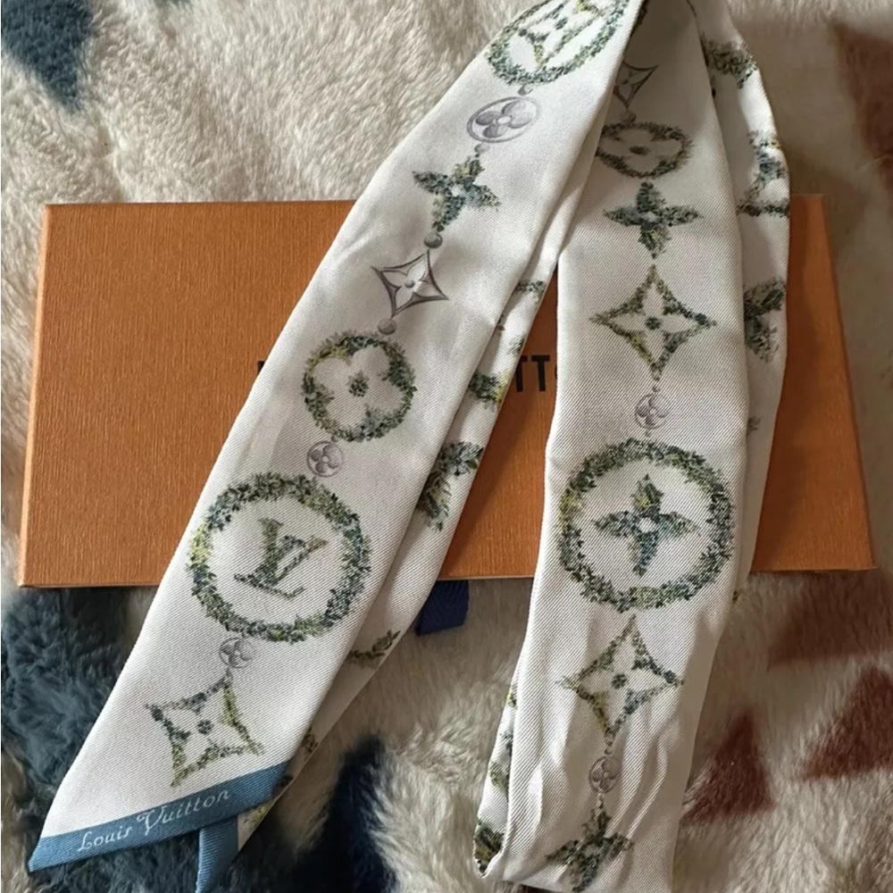 Louis Vuitton Monogram Scarf in White and Green